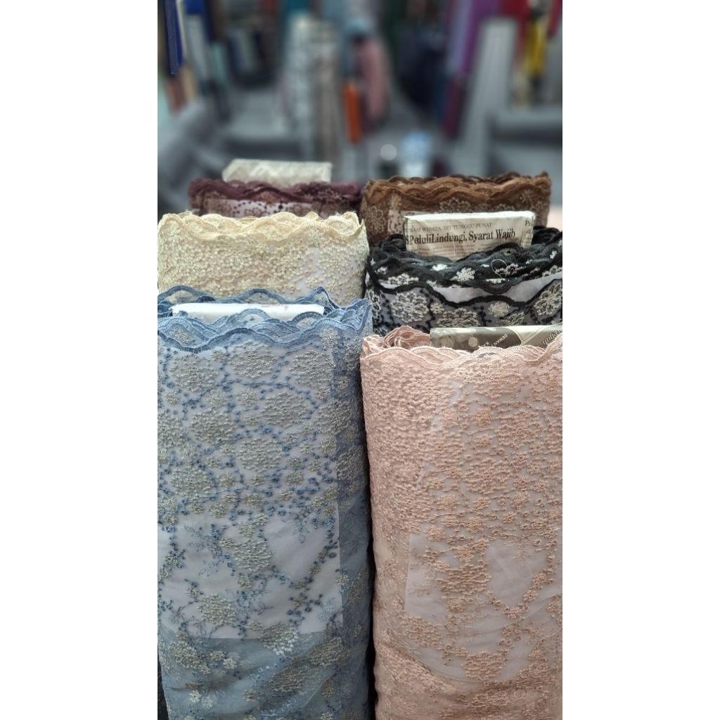 TILE MOTIF BUNGA KECIL