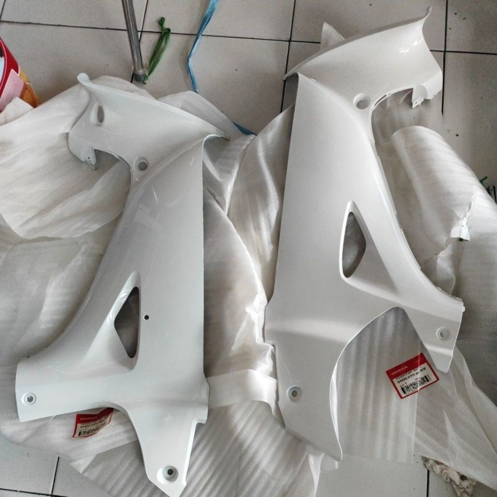 Legshield Sayap dalam Honda KARISMA 125 putih  Original baru AHM 64450-kph-880fmw 64400-kh-880fmw 1 