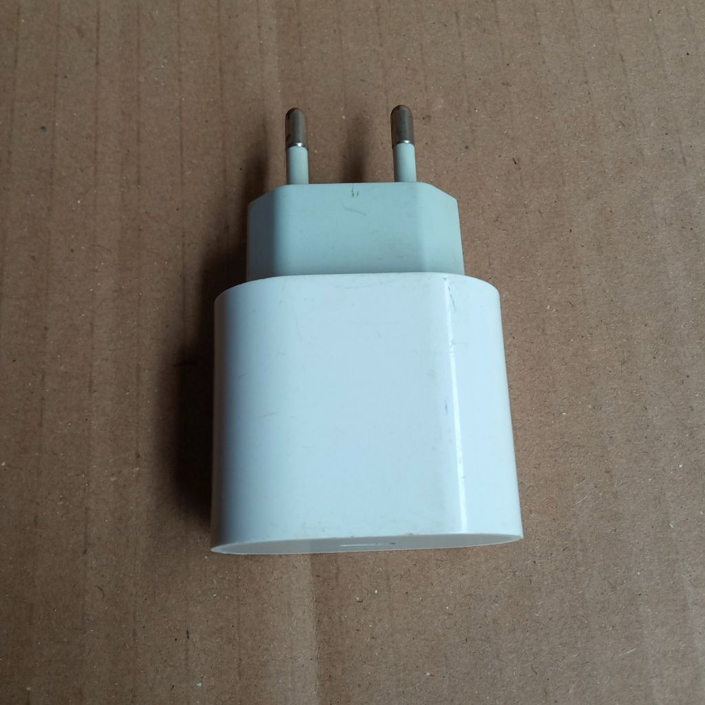 Charger iPhone 20W Original  tanpa kabel data
