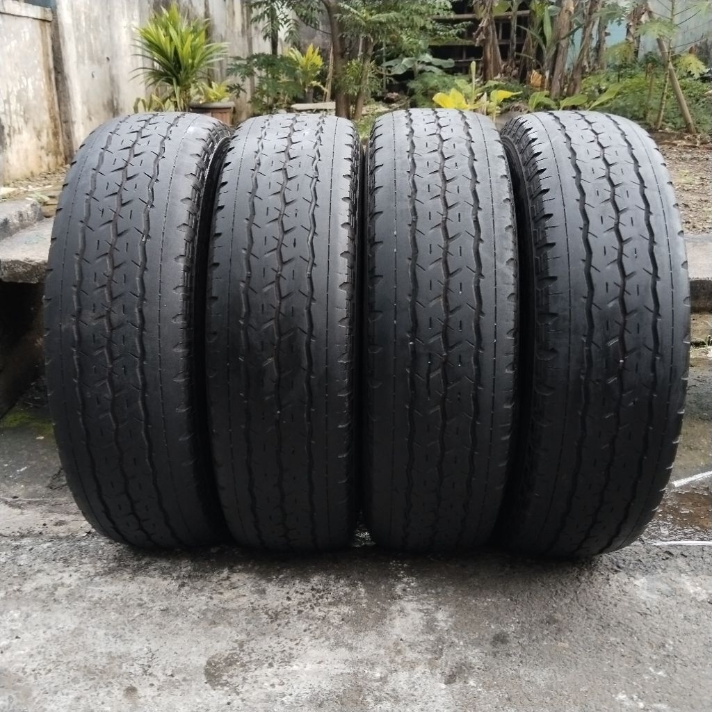Ban BRIDGESTONE DURAVIS R624 Size 195 R15 Ban Second Ban Mobil Ring 15
