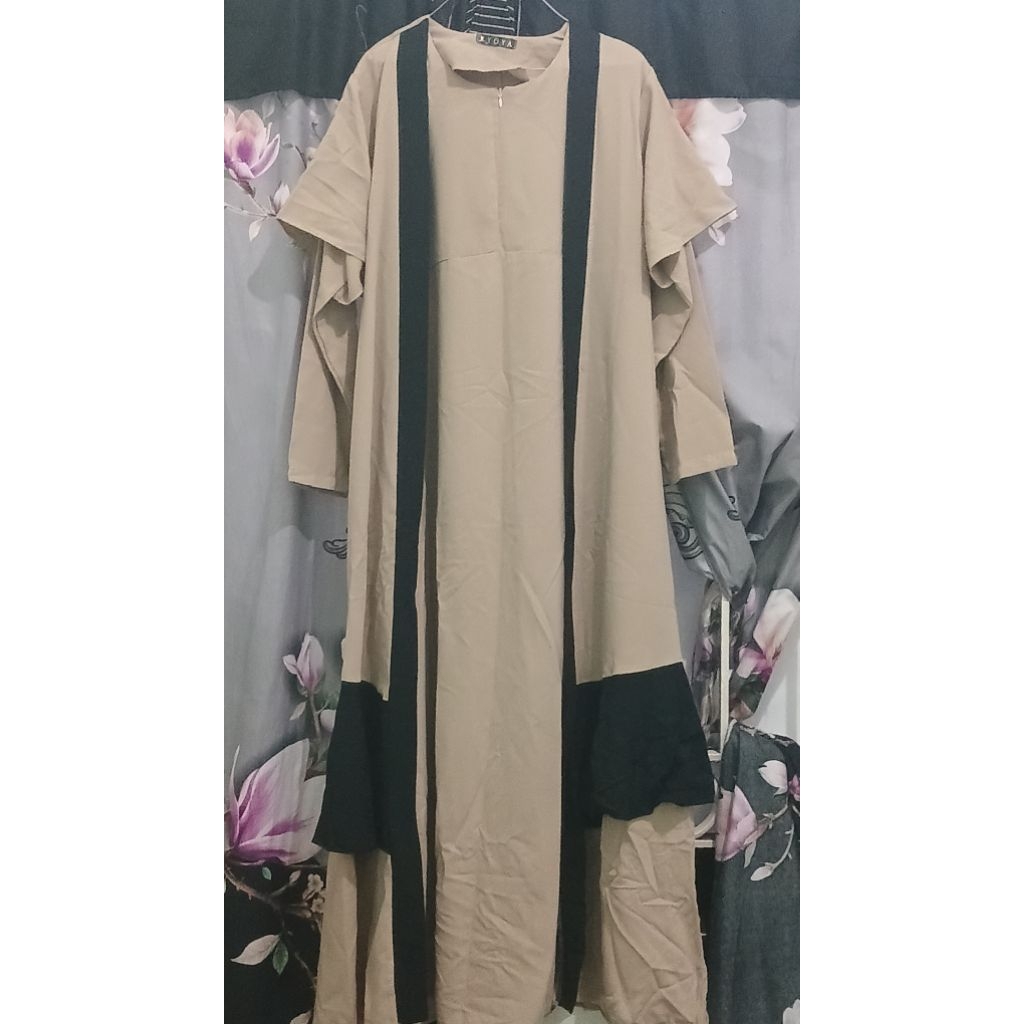 PRELOVED GAMIS KYOYA WARNA CREAM KOMBINASI HITAM