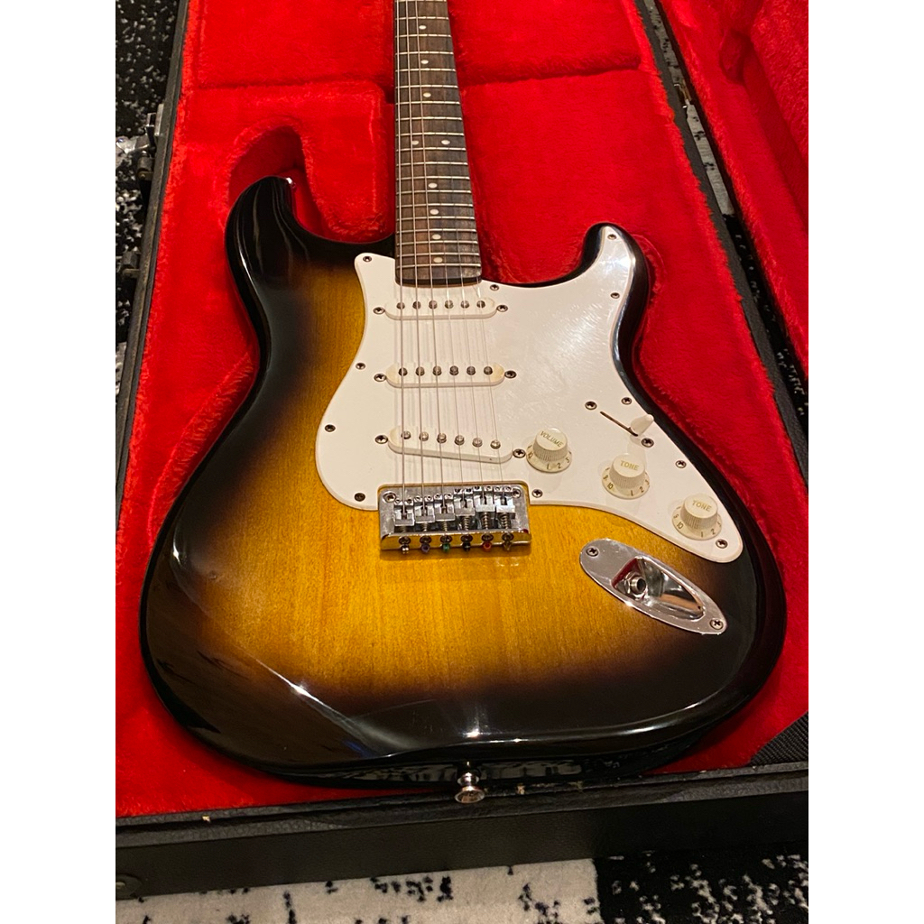 Squier Bullet Hardtail (HT) Brown Sunburts