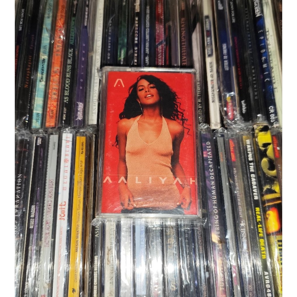 Kaset Aaliyah - Aaliyah Hits Singles We Need A Resolution