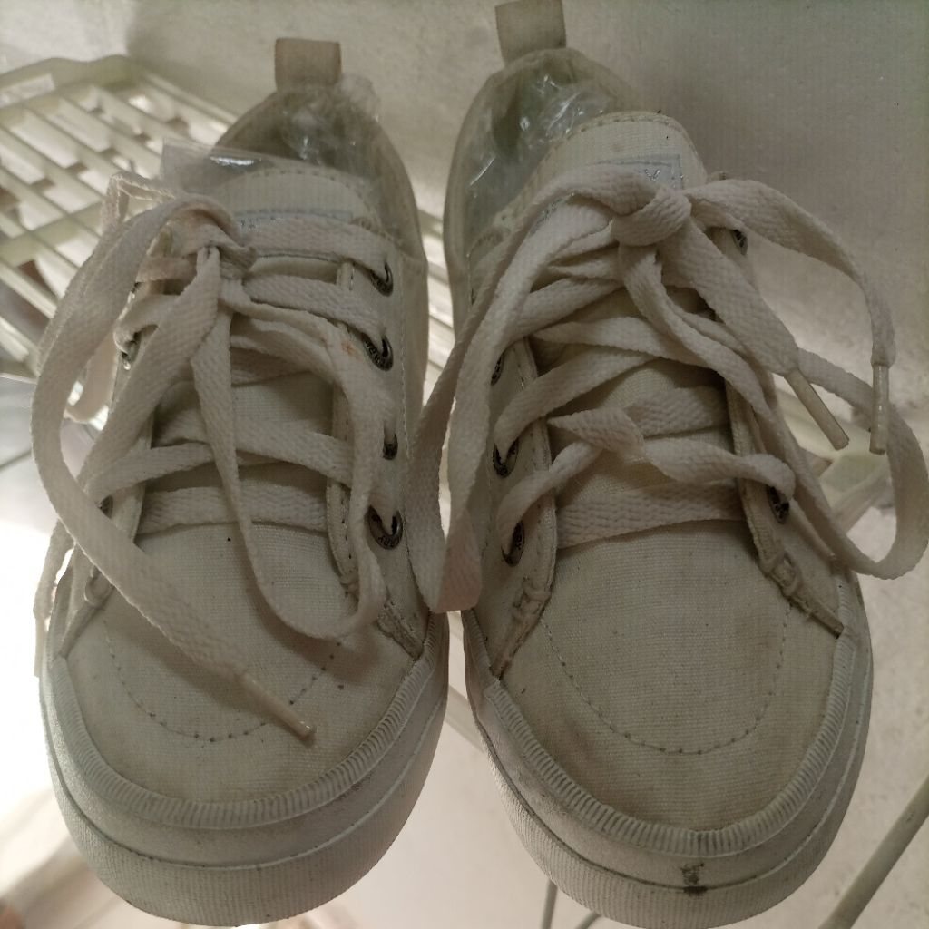 white shoes- SPERRY size35