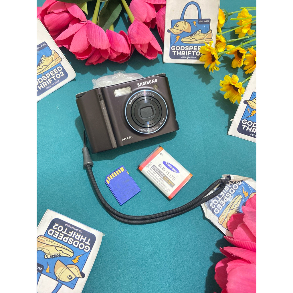 Camera Digital Samsung NV30 Navy series 8.1 MegaPixels 3x Optical Zoom (MINUS LCD)