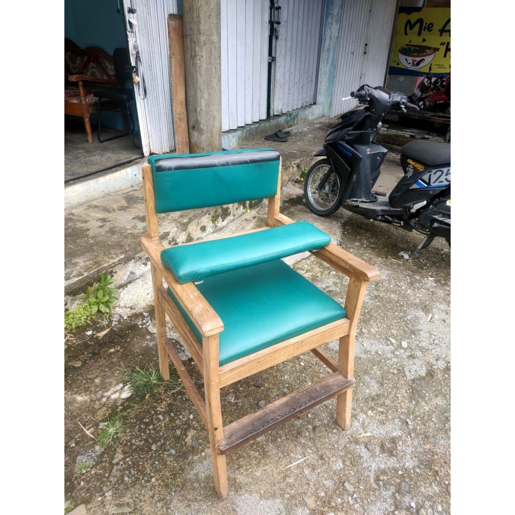 Kursi pangkas rambut kayu Jati