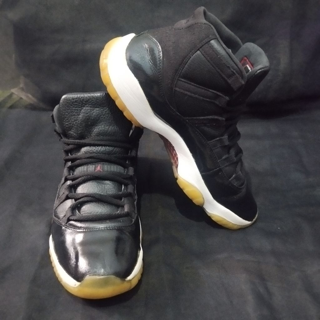 sepatu Nike Air Jordan Retro 11,size 45/ insole 29 cm