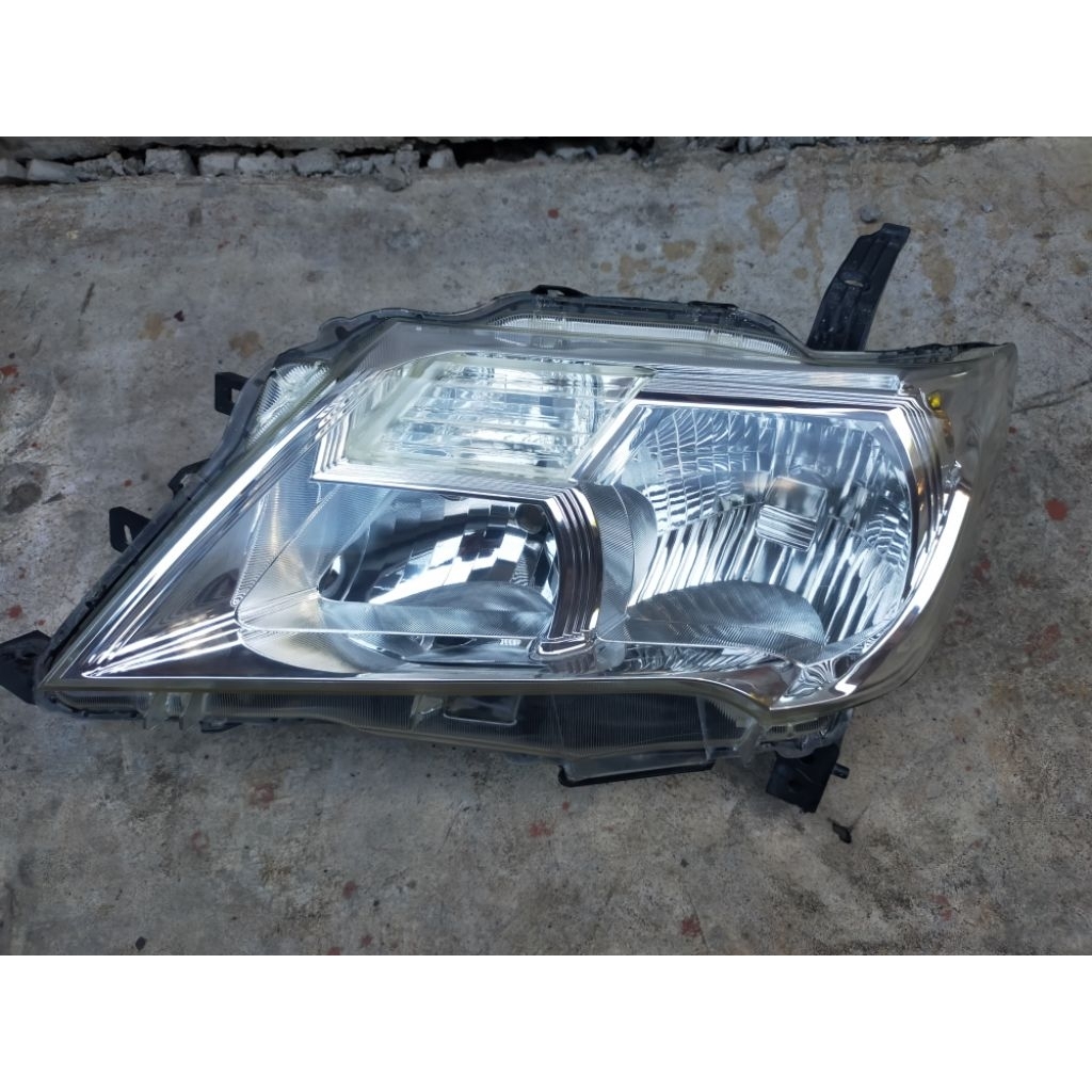 Headlamp Nissan Serena c26 HID 2012 2013 2014