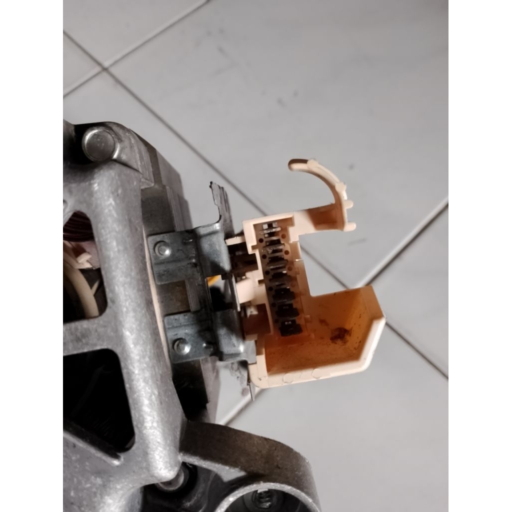 Dinamo mesin cuci Electrolux ewf 12732.