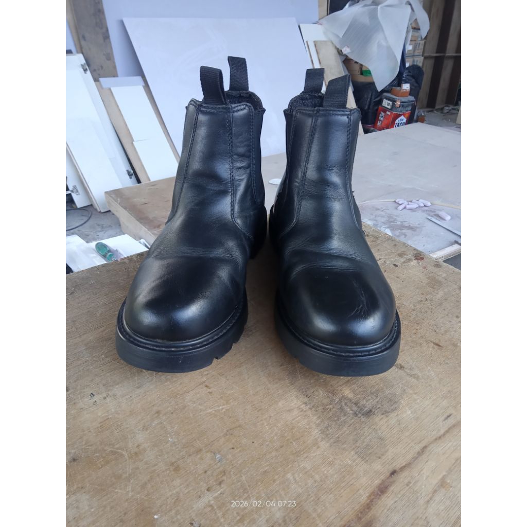 sepatu boots Chelsea 43/9