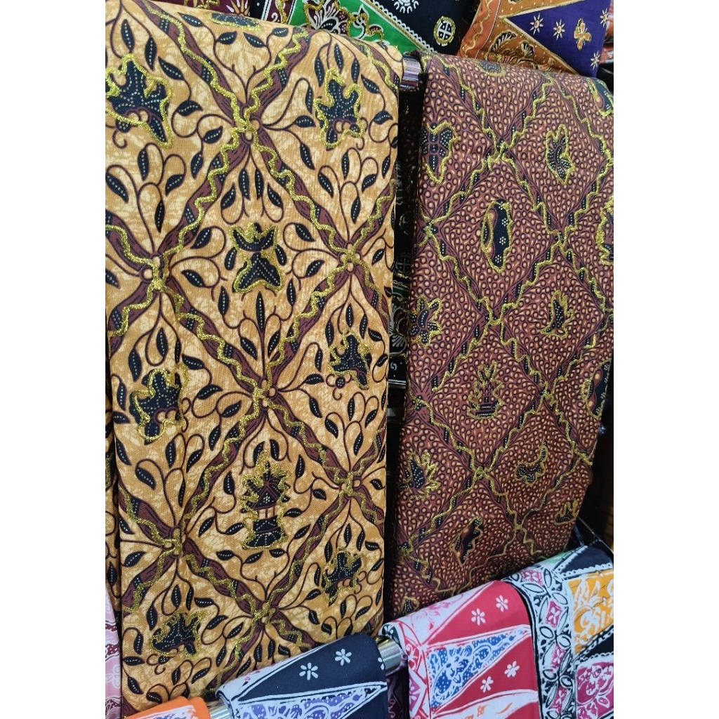 kain batik Sidomukti Prada emas