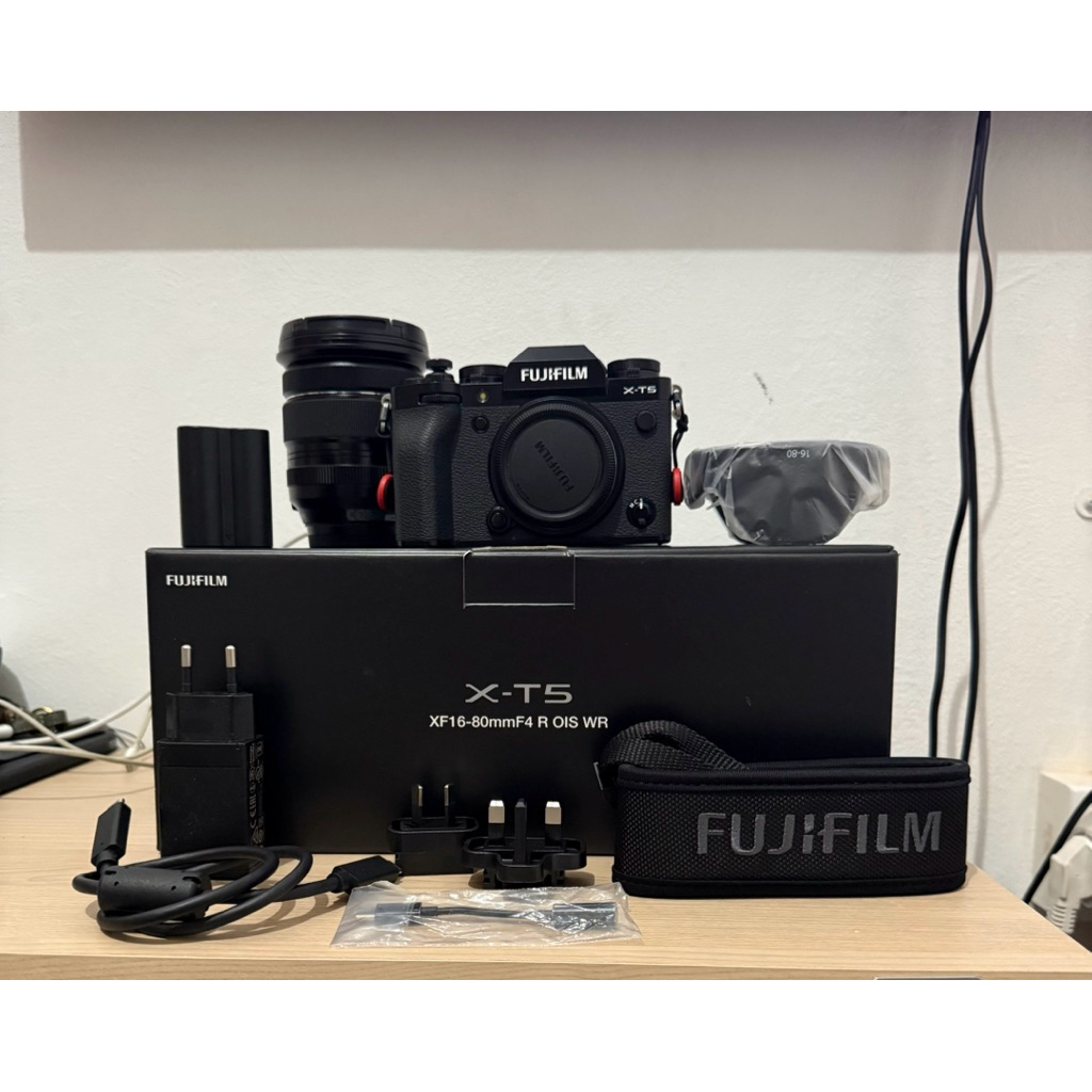 Fujifilm XT5 kit Lensa 16-80 mm f4 Second