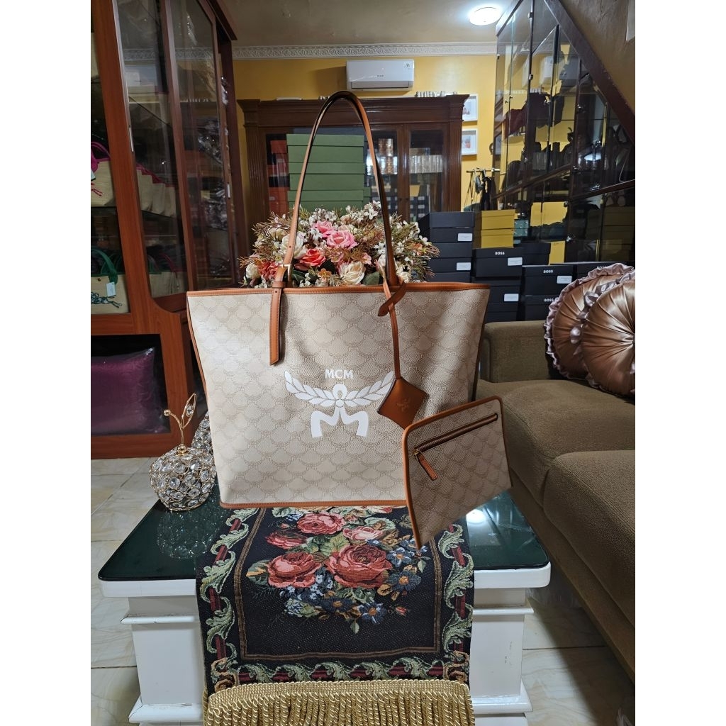 mcm shopper beige