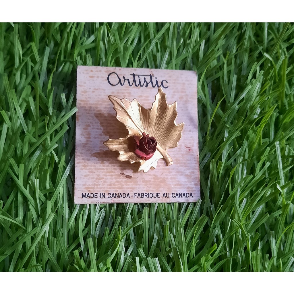 Vintage Antik Maple Leaf Canada Pins