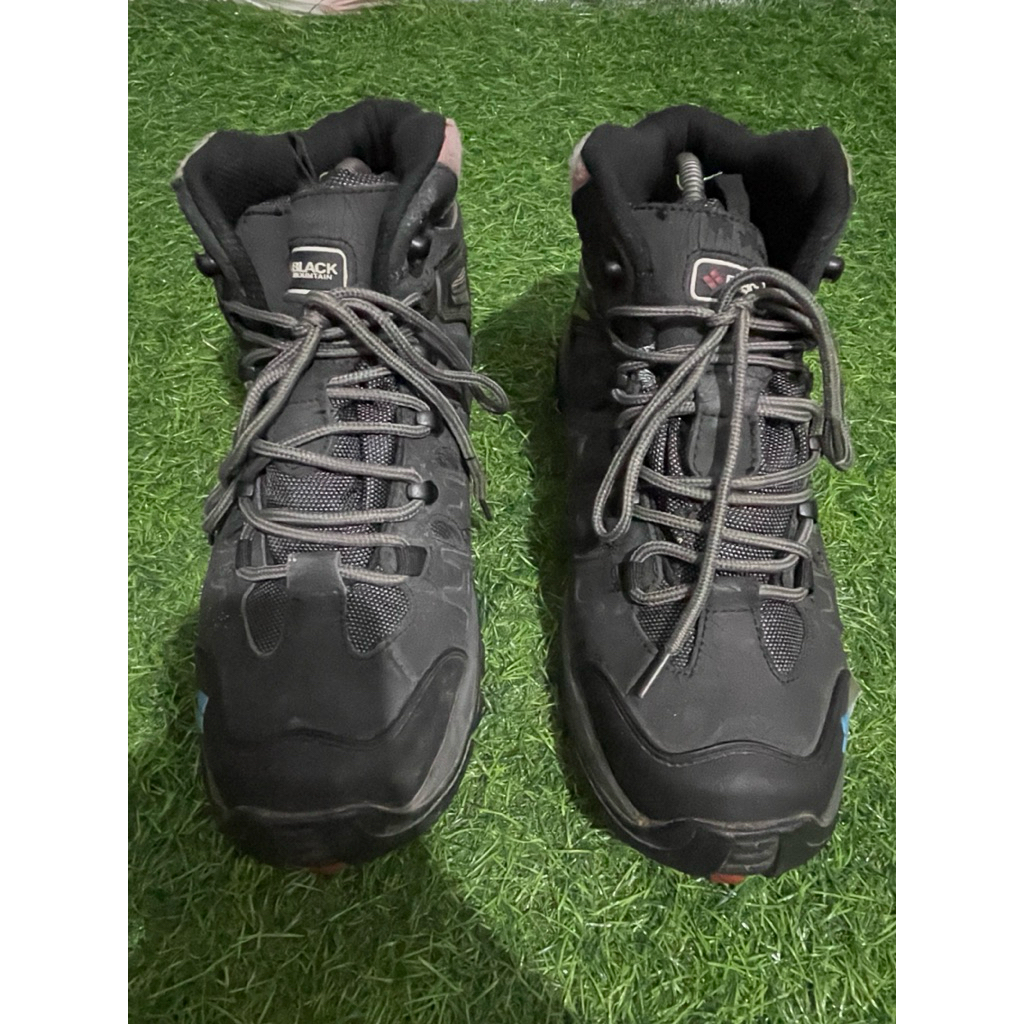 sepatu black mountain size 44