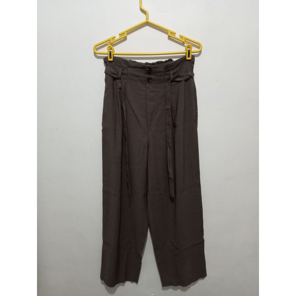 Preloved GU Tuck High-Waist Straight Pants