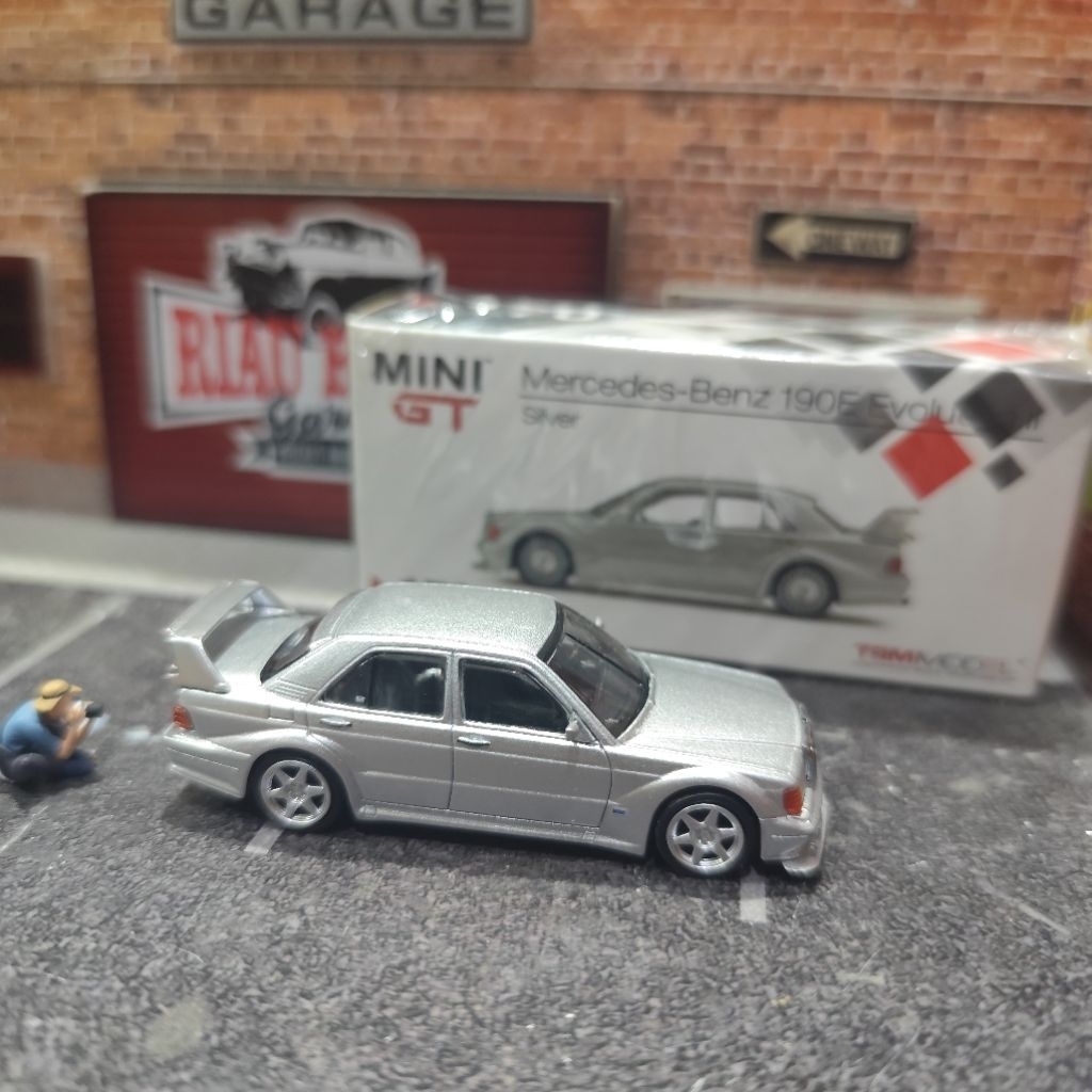 MiniGT 170 Mercedes Benz 190E Evolution Silver