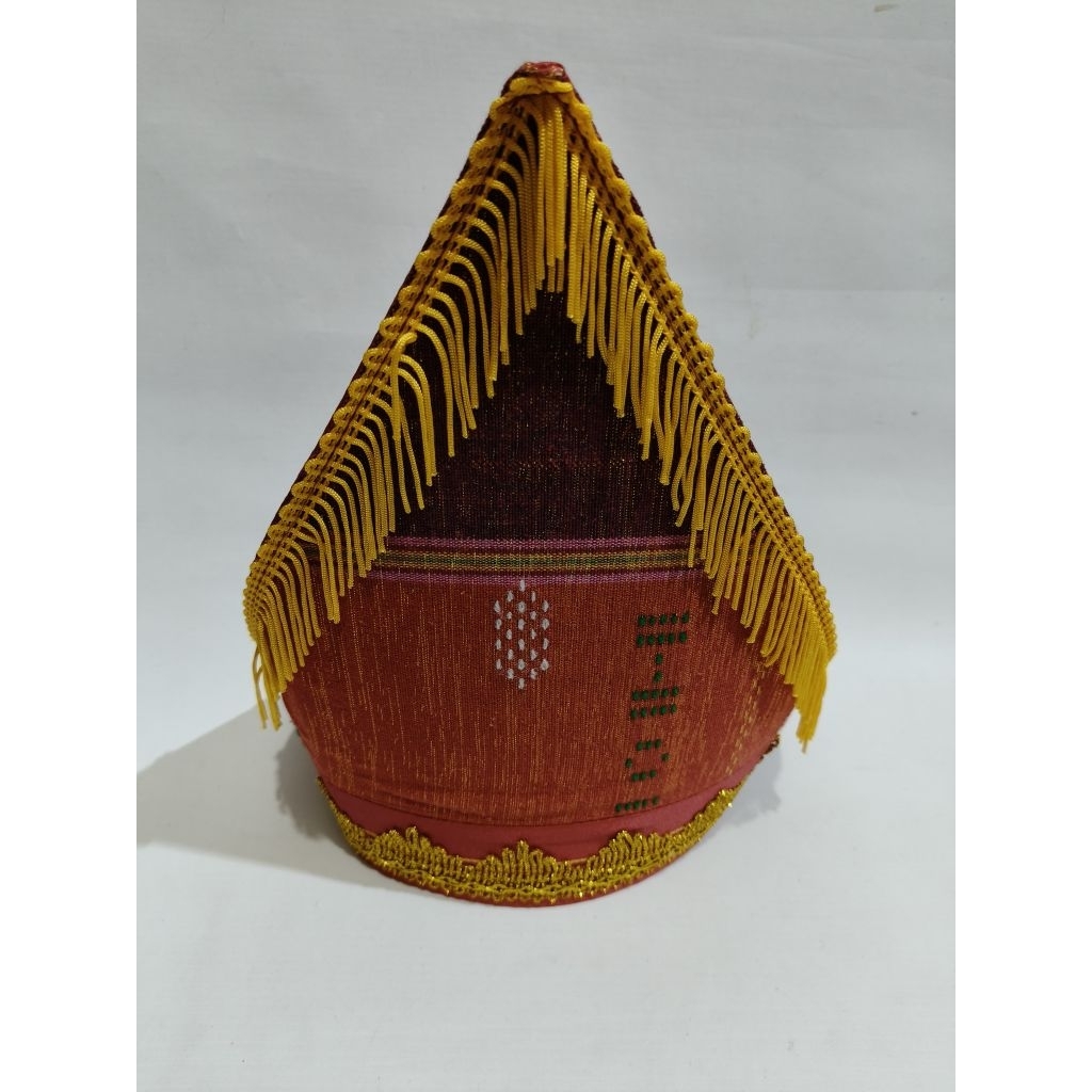 Topi sadum aksesoris pria adat Batak toba