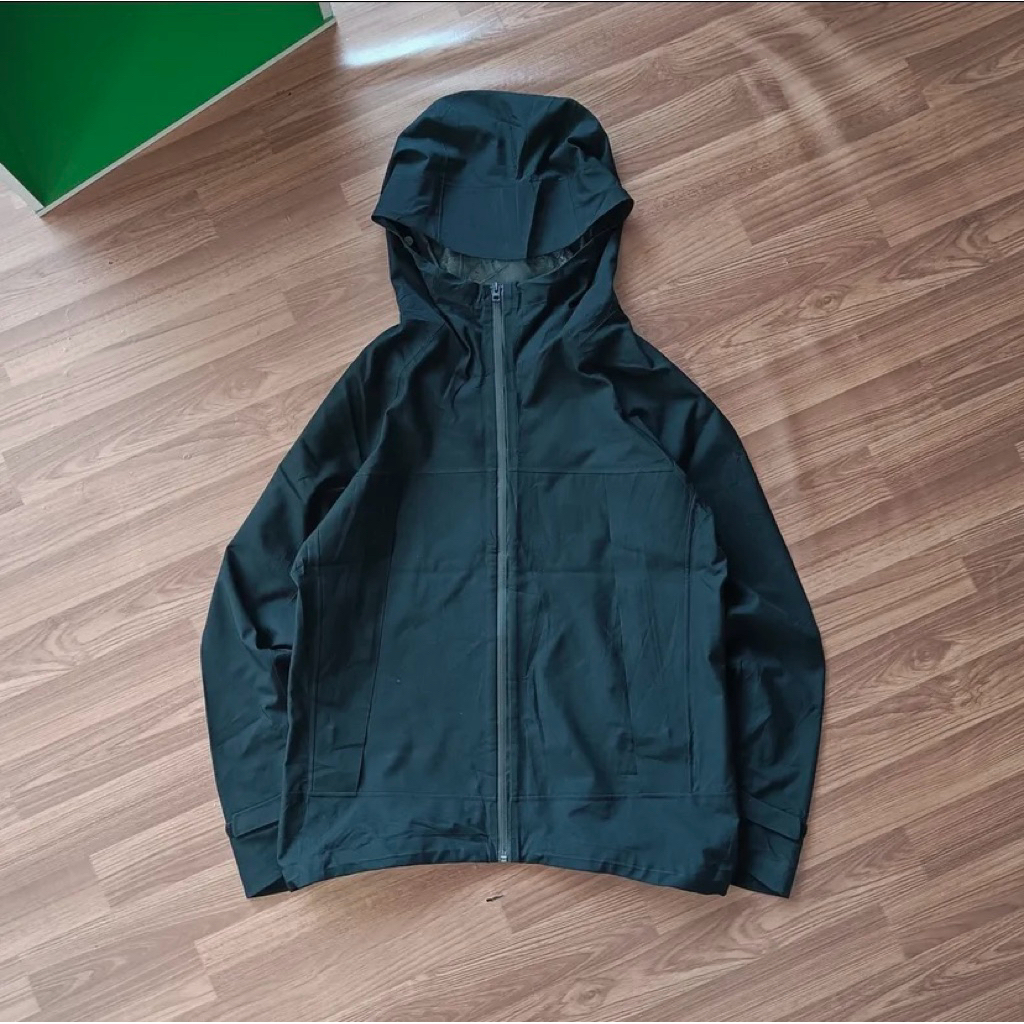 BLOCKTECH UNIQLO HITAM