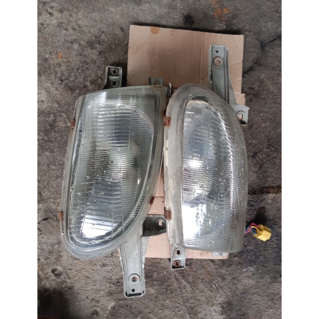 lampu depan hyundai accent