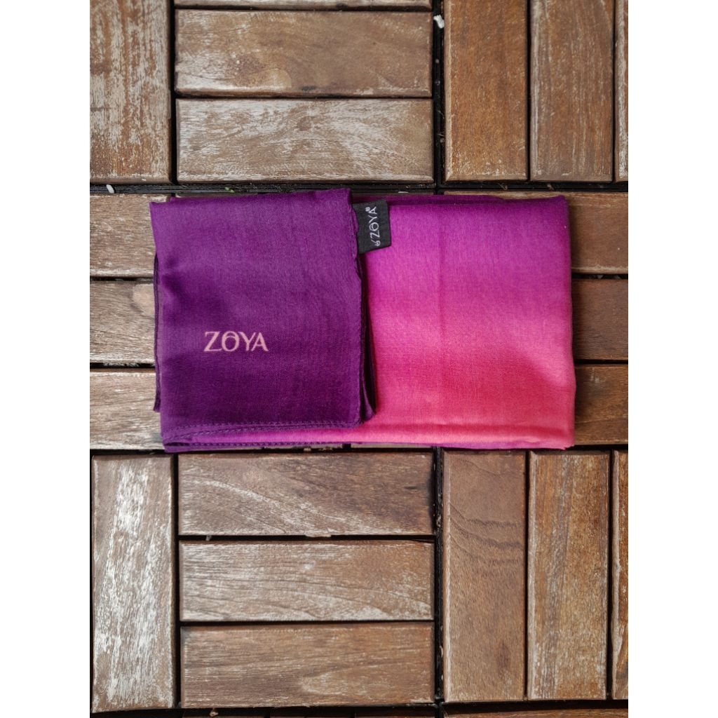 Preloved 2pcs Hijab Segi Empat Zoya made in turkiye 100% polyester uk 100x100cm 2pcs Ombre biru puti