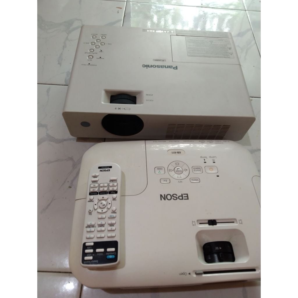 proyektor Epson dan Panasonic