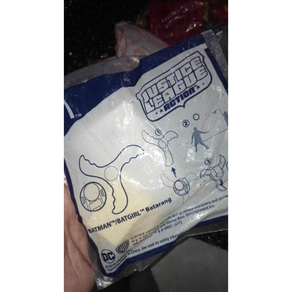 mainan boomerang figure justice league happy meal