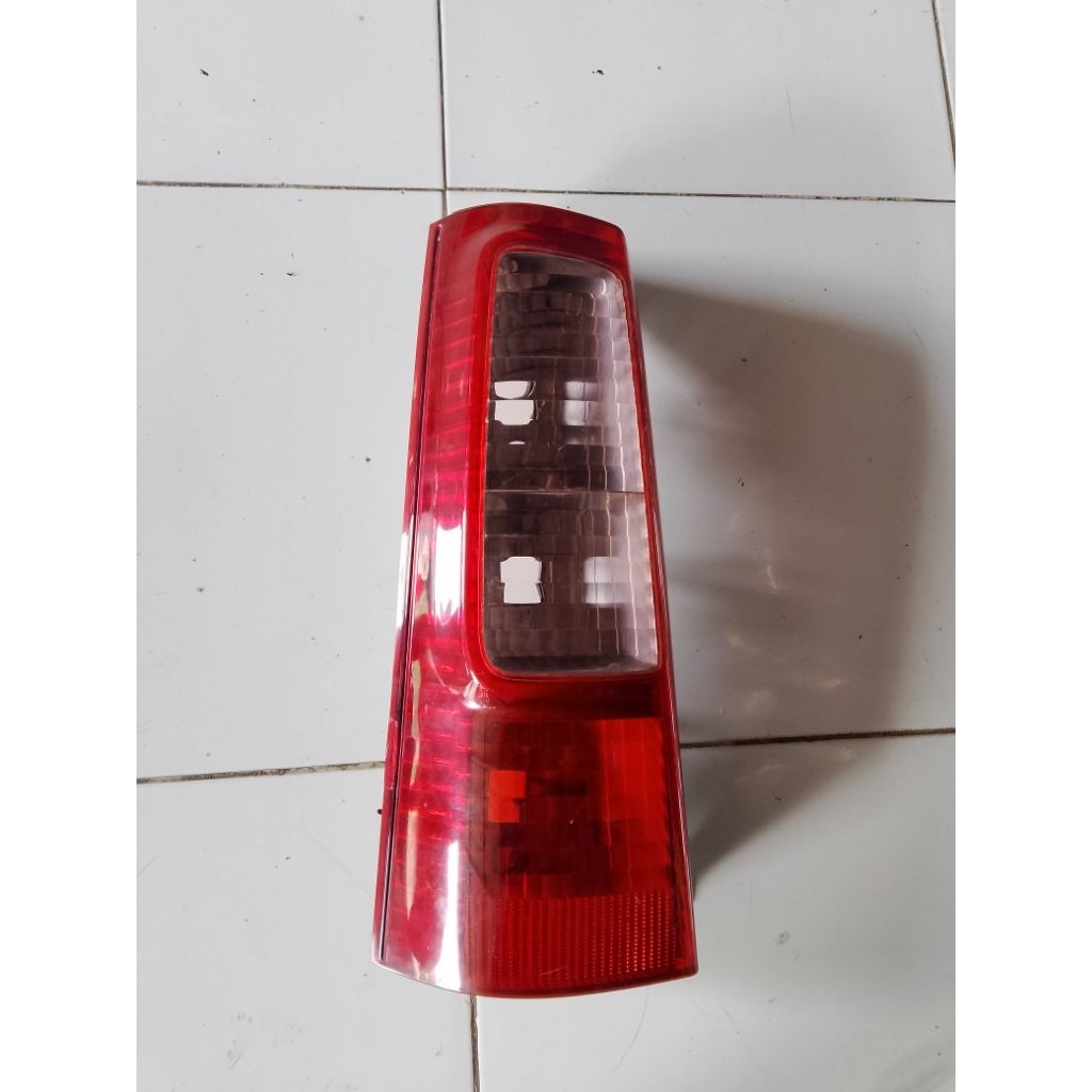 Lampu belakang Avanza Xenia lama 2004/2005(kiri)