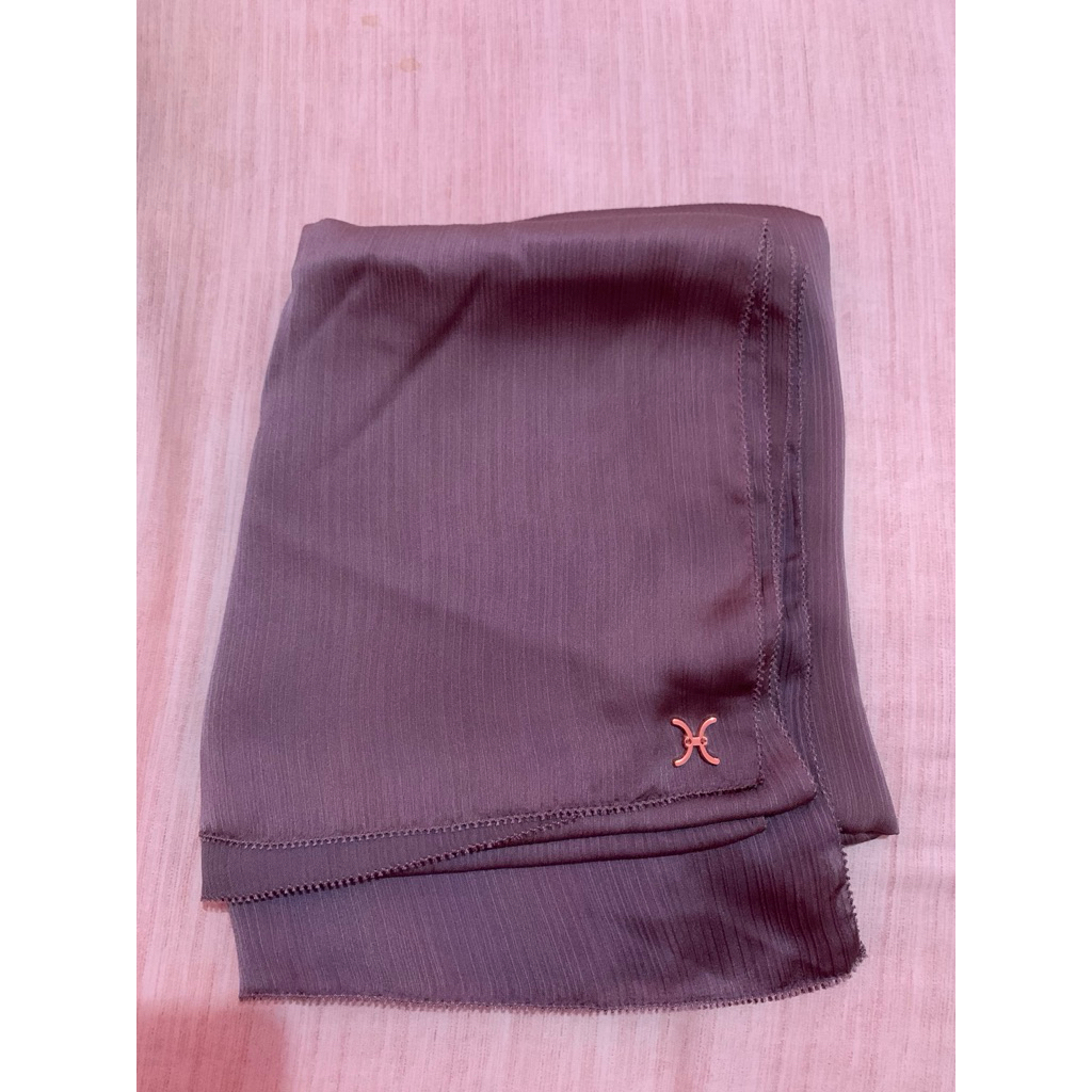 Hameeda duha crinkle silk pashmina (preloved)