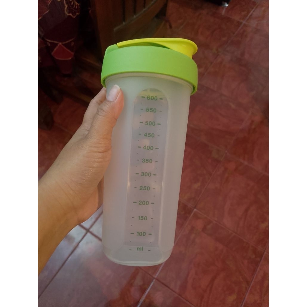 1 Pcs quick shake 600 ml tupperware - gelas shaker, bisa jadi tempat minyak dll