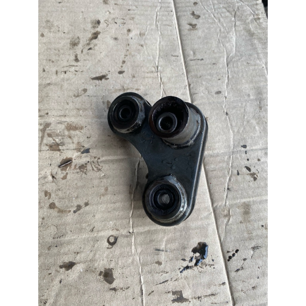 unitrack dudukan pangkon shock sok belakang cb150r cb 150r old lama (kondisi bahan) original copotan