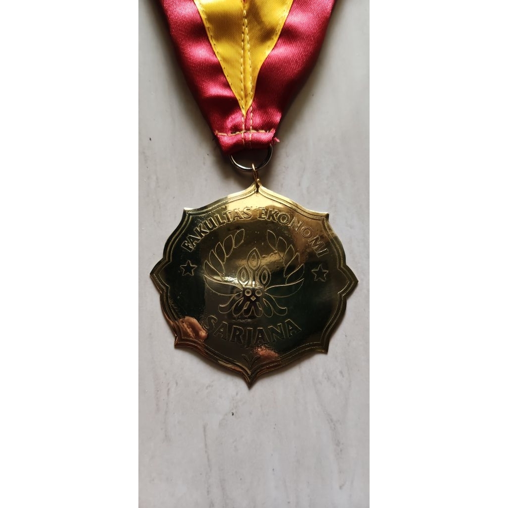 kalung wisuda/gordon