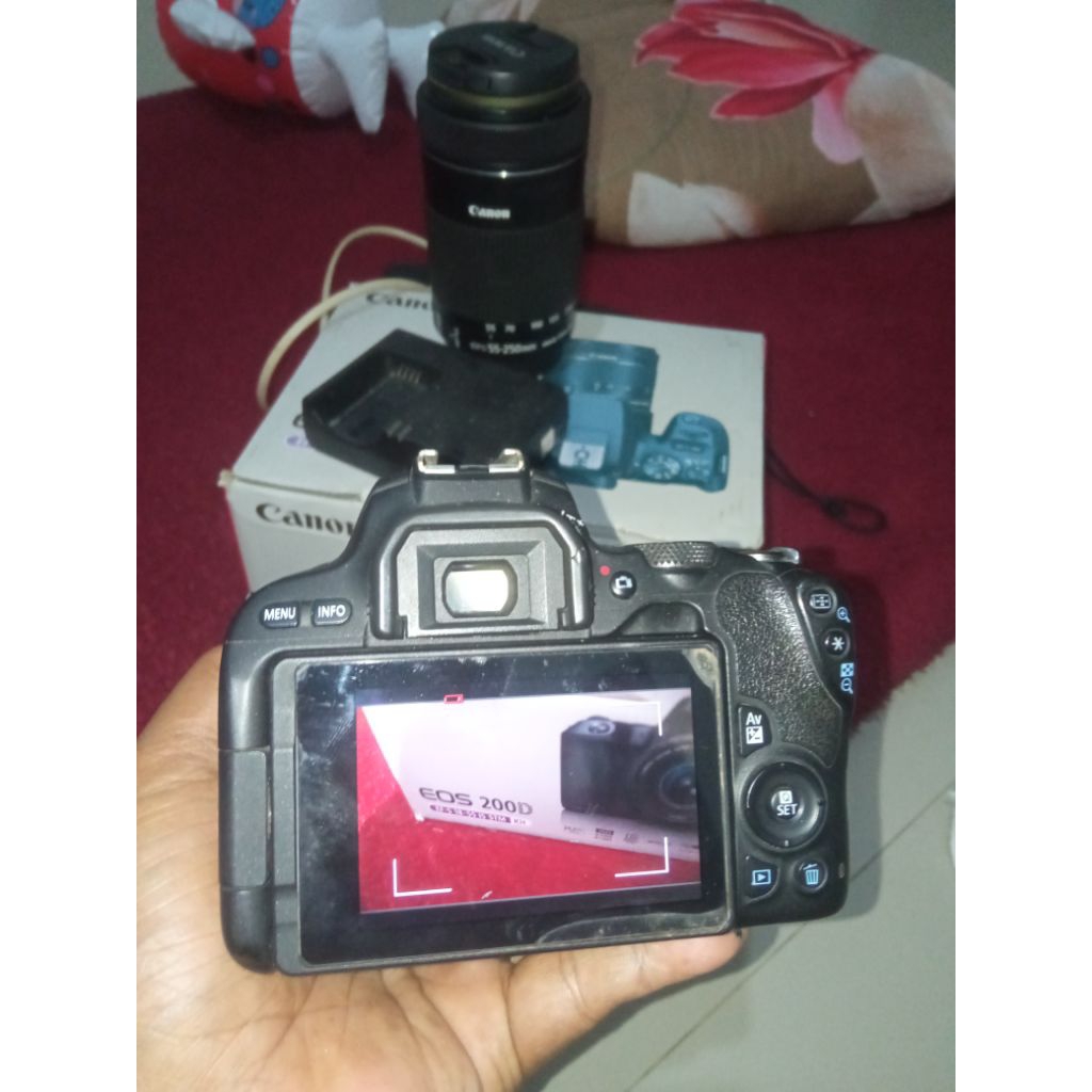 Canon Eos 200D bekas lengkap normal
