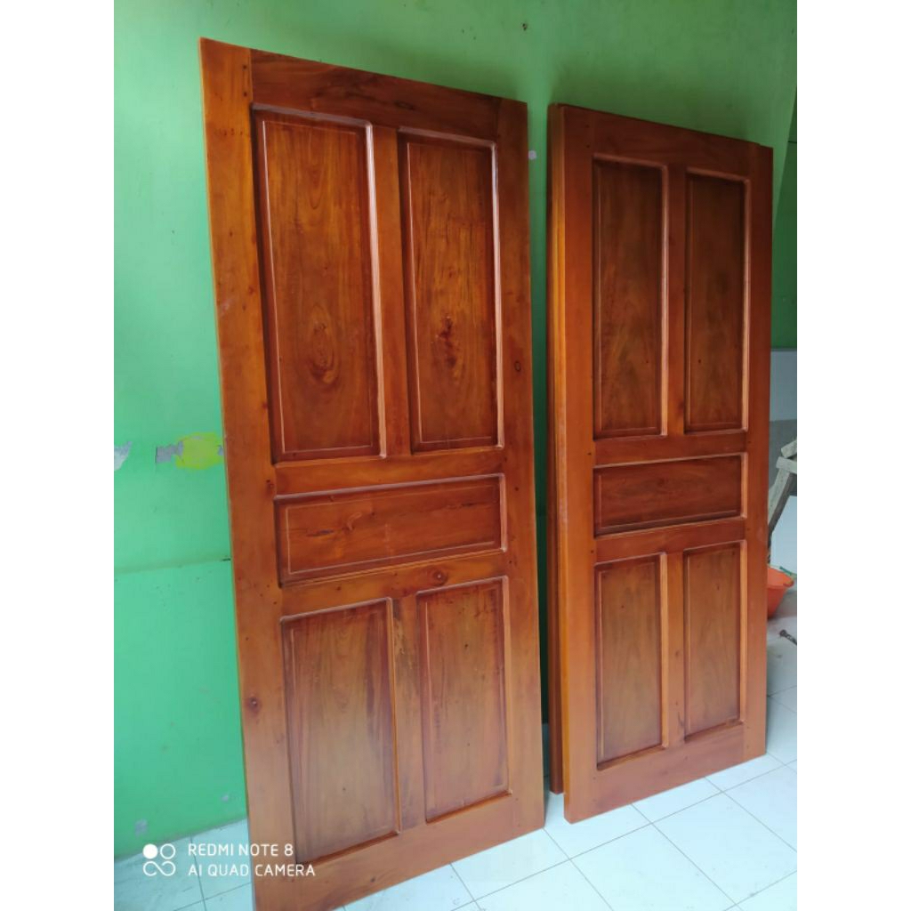 pintu sudah difinishing plitur