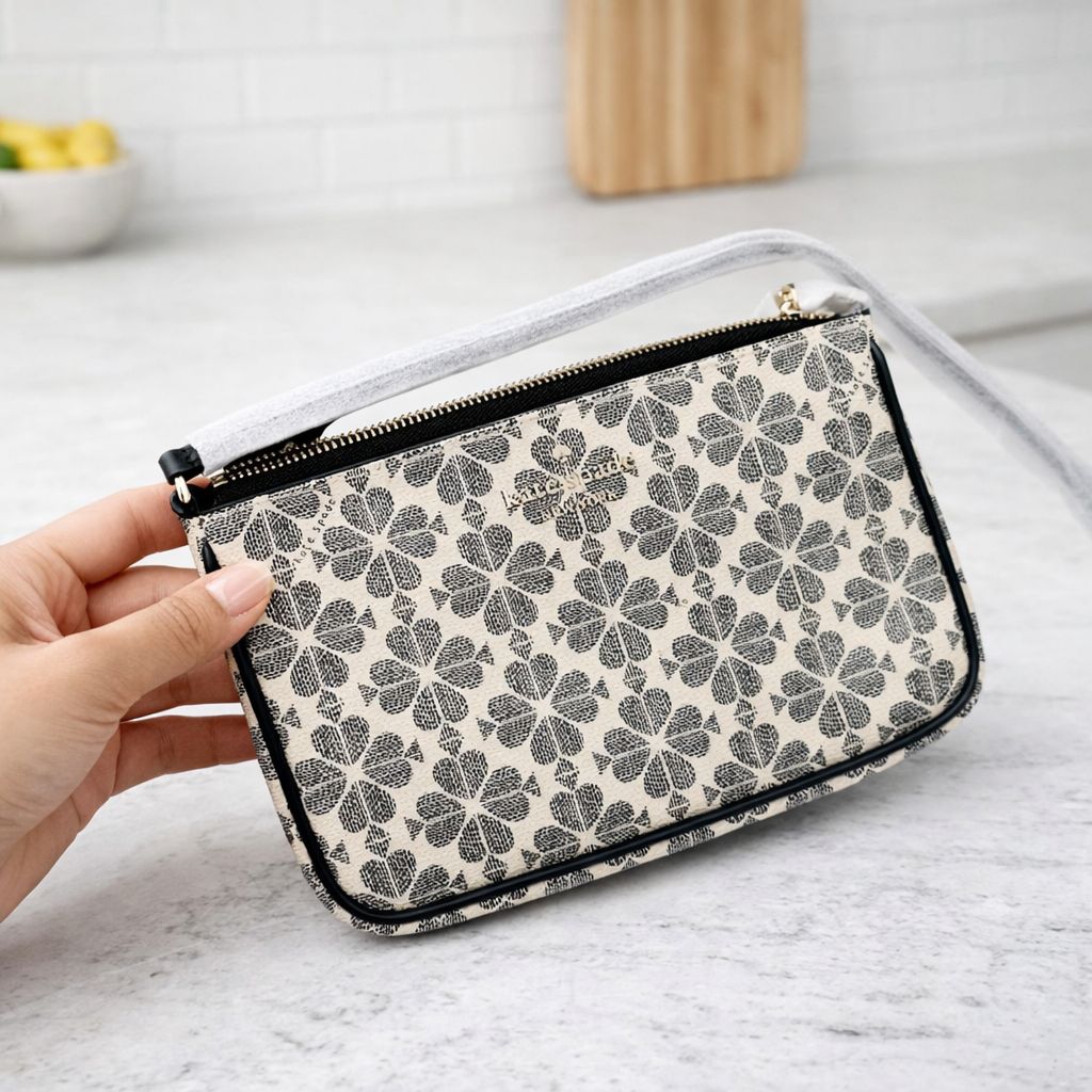Preloved like New Kate spade wristlet Flower