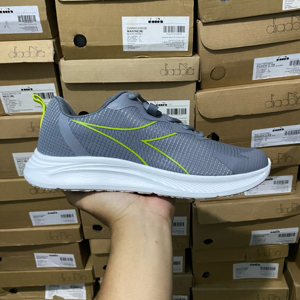 (size 39) SEPATU DIADORA MANSIDE GREY