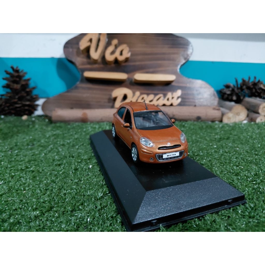 Diecast Miniatur Nissan March orange skala 1:43