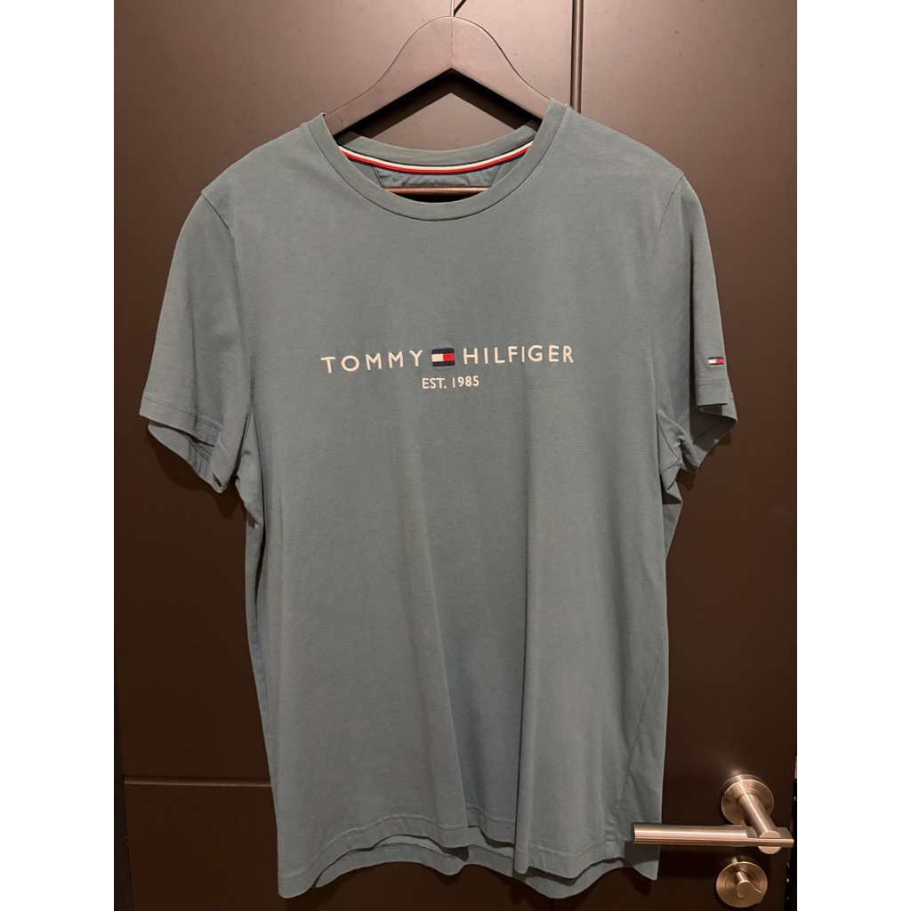 Tommy Hilfiger Logo Tshirt Size XL Slim Fit Original [SECOND]