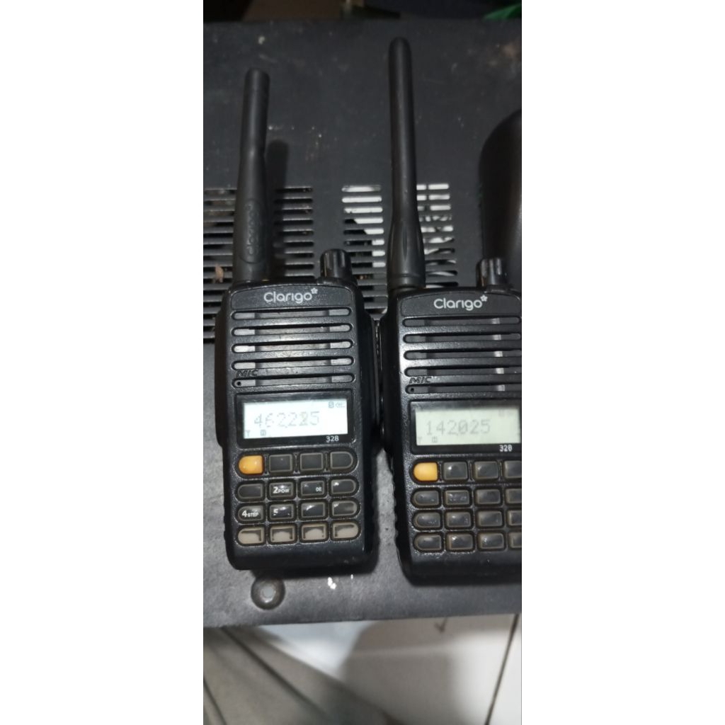 2 unit ht handy talky Clarigo vhf /uhf/charge