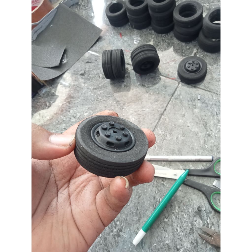 Ban miniatur truk pnp velg baladewe model std dan model racing