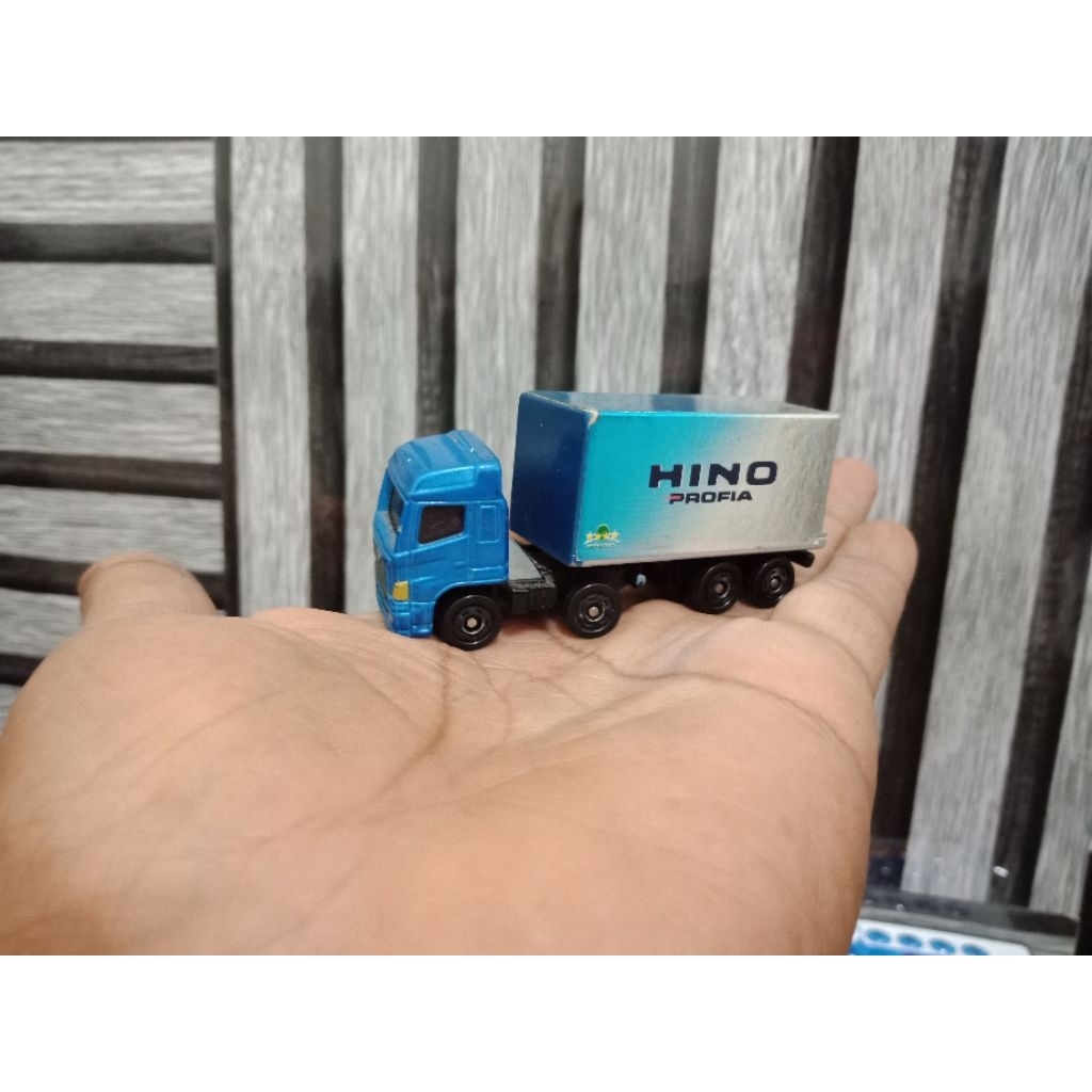 diecast tomica truck