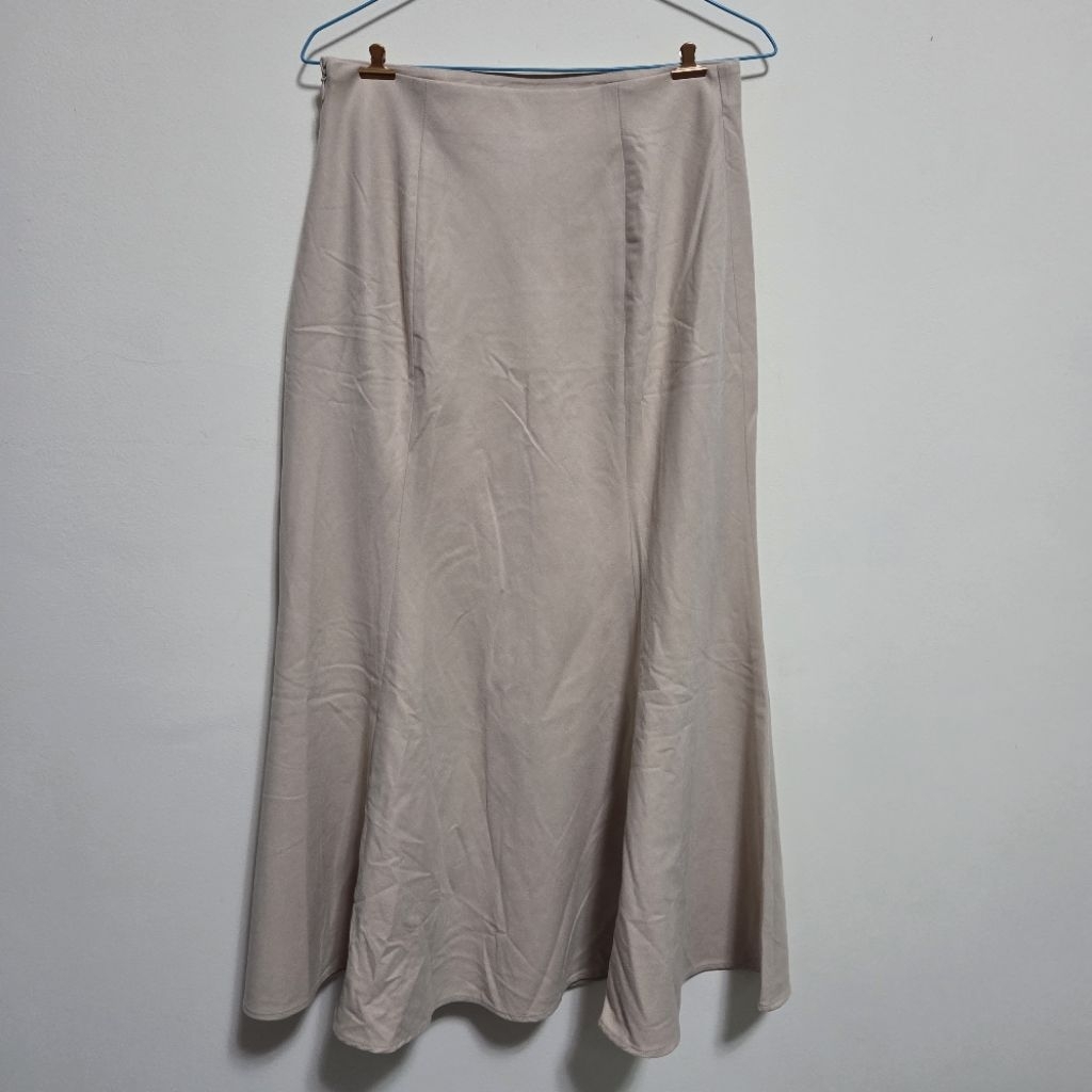 Uniqlo Beige Cream Maxi Long Skirt (Preloved)