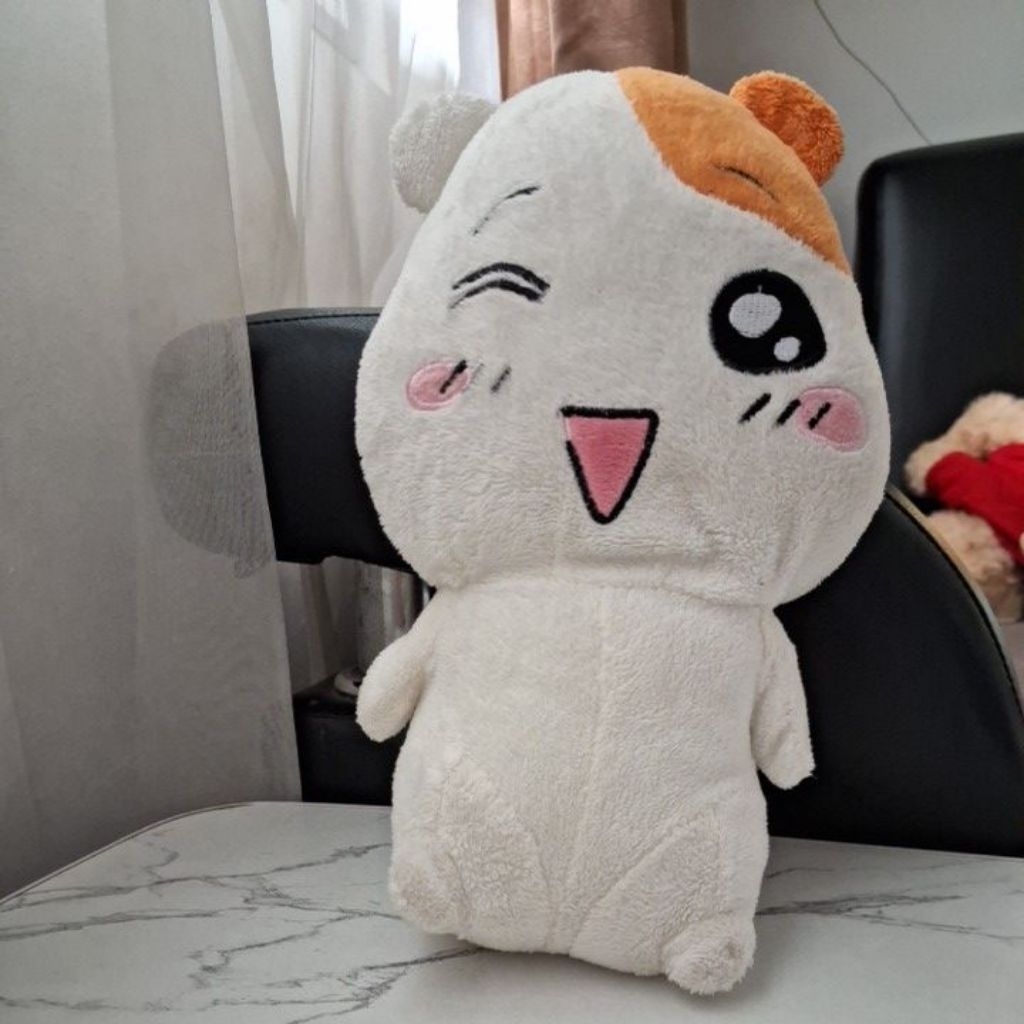 boneka karakter hamster Ebichu dari seri anime "Oruchuban Ebichu