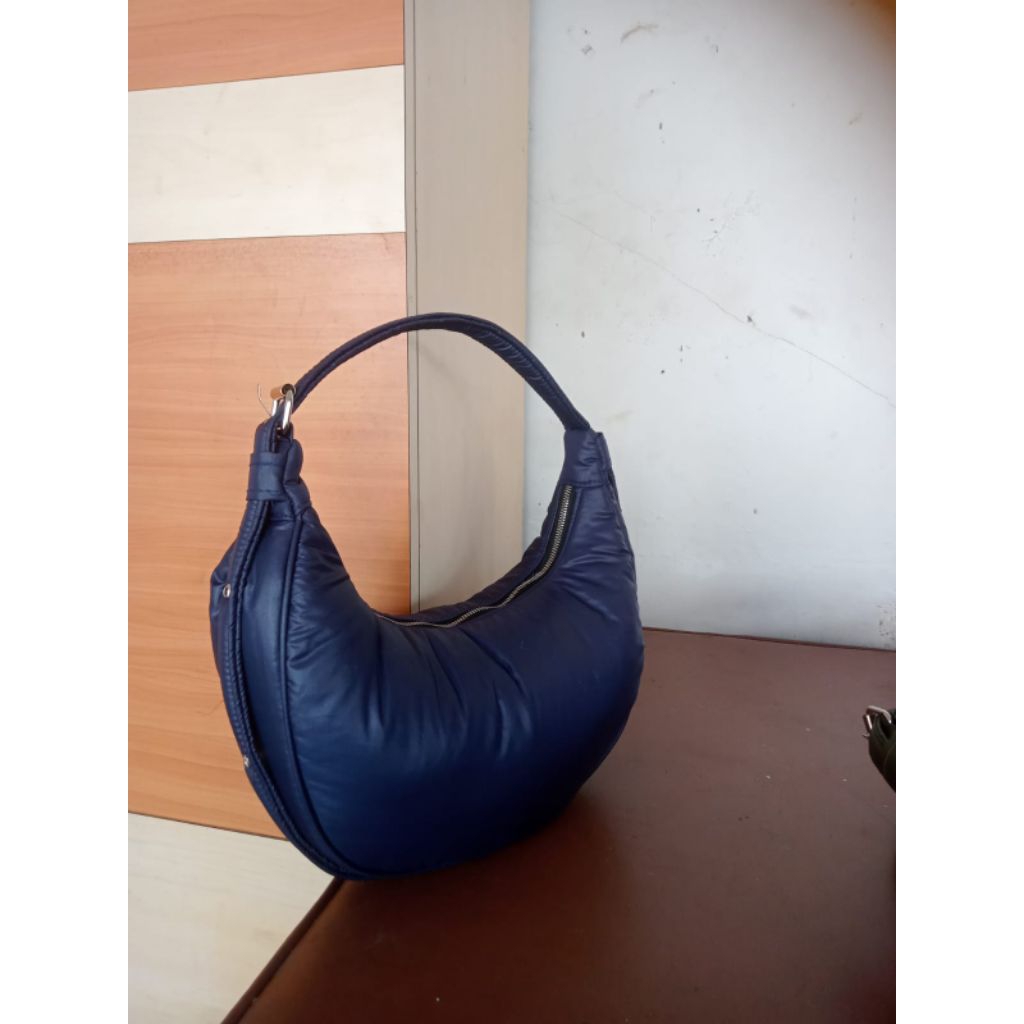 hobo sling puffy bag