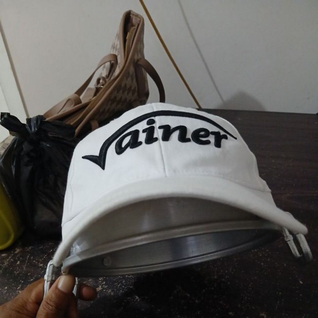 Topi baseball bahan katun denim warna putih logo bordir halus VAINER second premium allsize stelan b