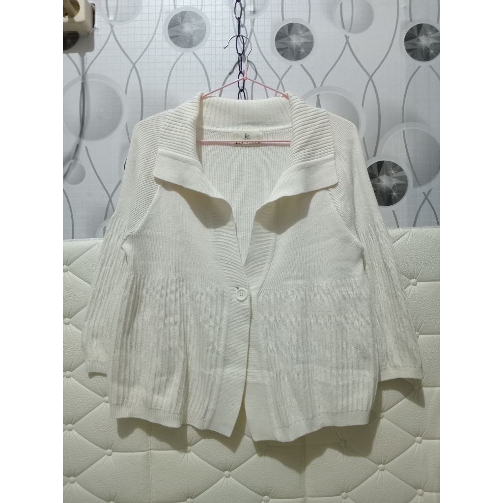 Cardigan/outer rajut by KUMIKYOKU warna broken white