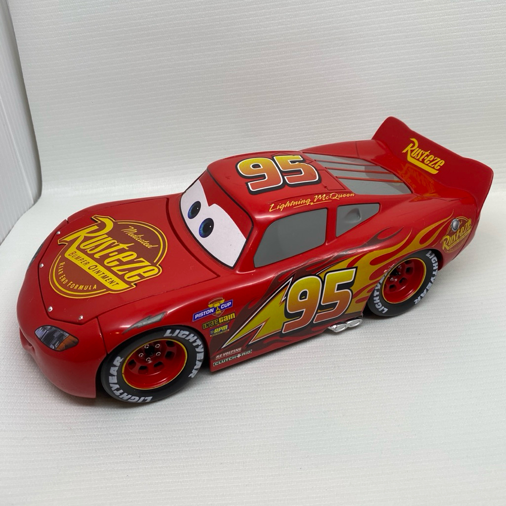 Jada 1:24 Disney Pixar Cars Lightning McQueen + Tire Rack Diecast