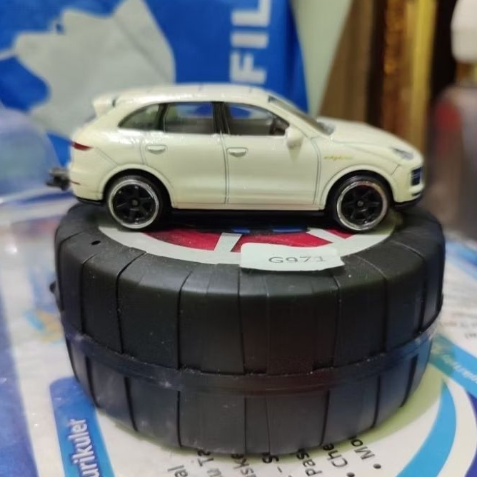 Majorette Pomade Porsche Cayenne Turbo diecast