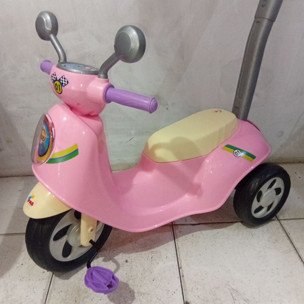 Motor Vespa Mainan Anak Roda 3 Musik