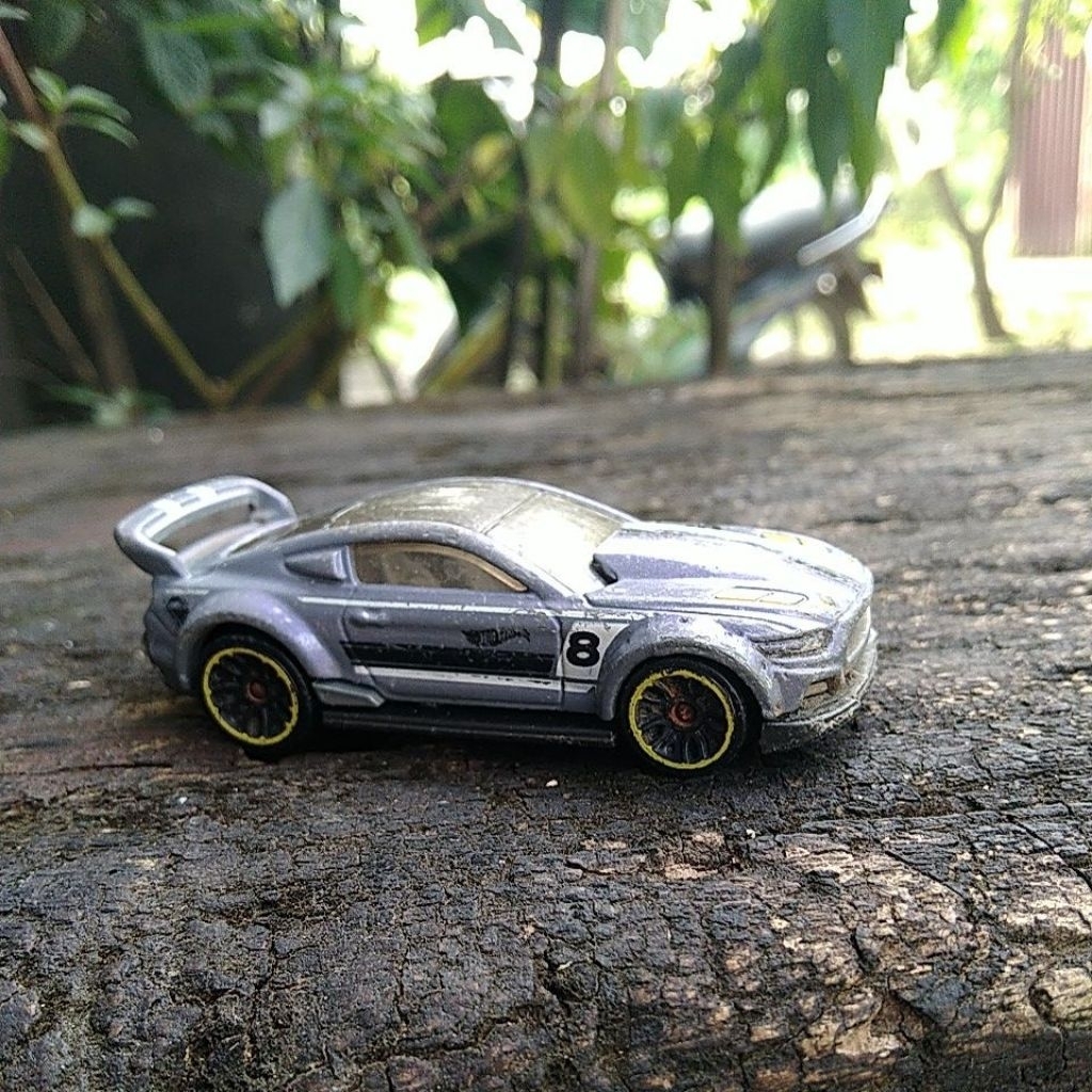 Custom '15 Ford Mustang